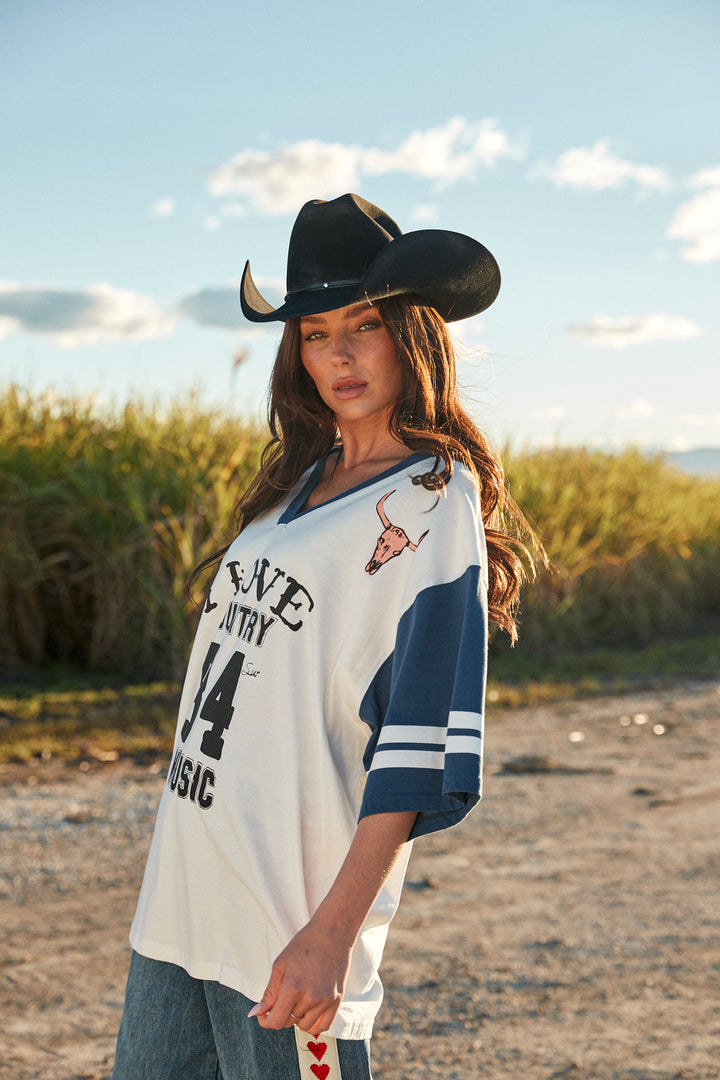 THE VERY OVERSIZED COUNTRY MUSIC V NECK TEE  - MARSHMALLOW & BLUE