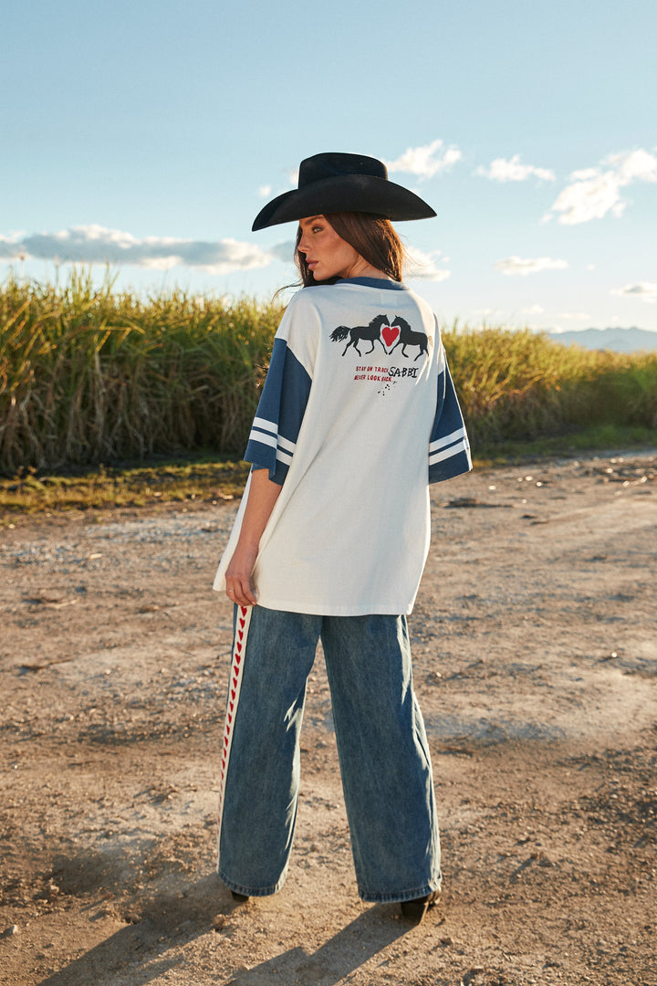 THE VERY OVERSIZED COUNTRY MUSIC V NECK TEE  - MARSHMALLOW & BLUE