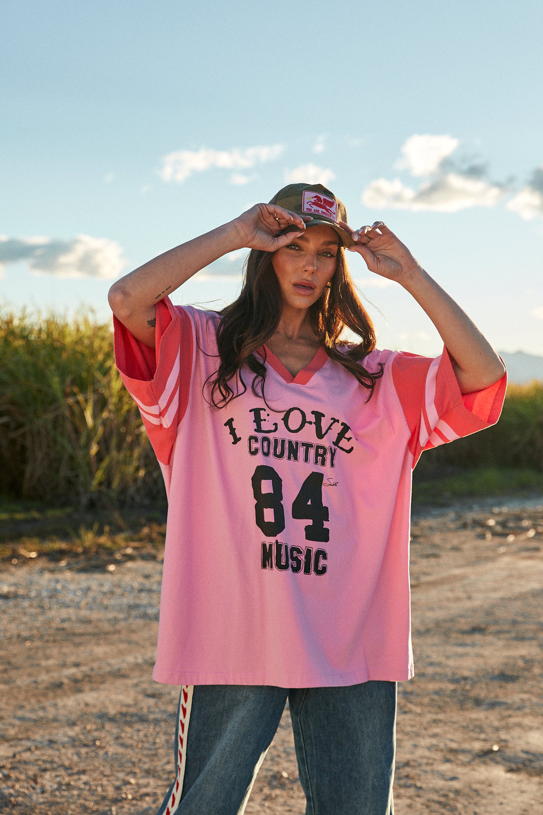 THE VERY OVERSIZED COUNTRY MUSIC V NECK TEE - PINK