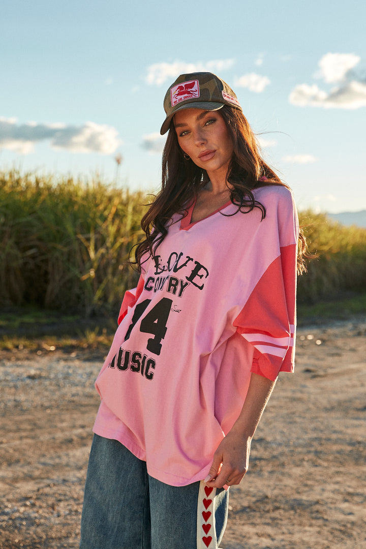 THE VERY OVERSIZED COUNTRY MUSIC V NECK TEE - PINK