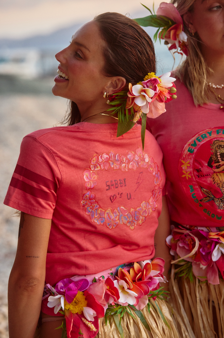 THE BEYOUTIFUL VERY FITTED TEE - CORAL