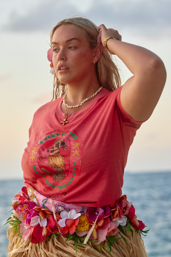 THE BEYOUTIFUL VERY FITTED TEE - CORAL