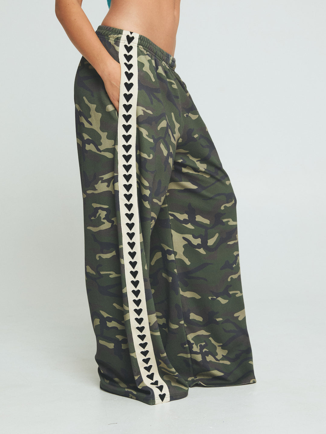 THE RAVING HEARTS PANTS - CAMO