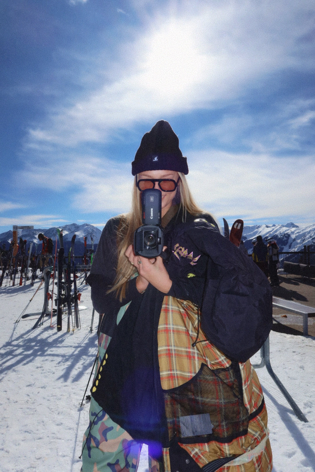 THE BEAR HUGS SNOW JACKET - BLACK