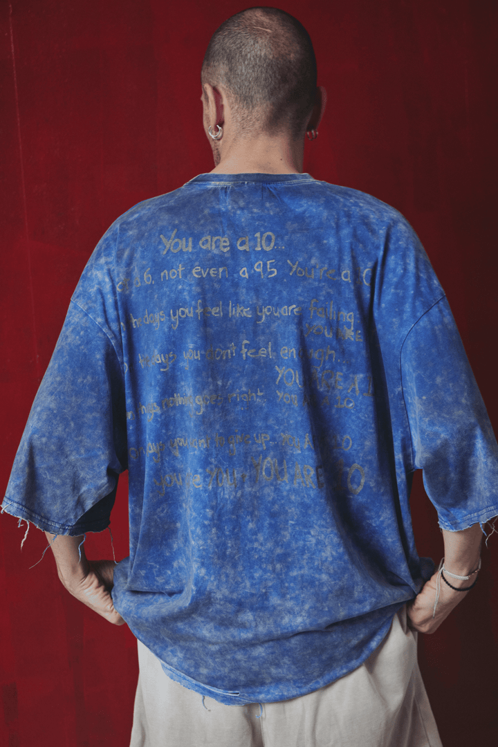 THE VERY OVERSIZED DISTRESSED TEN TEE - BLUE