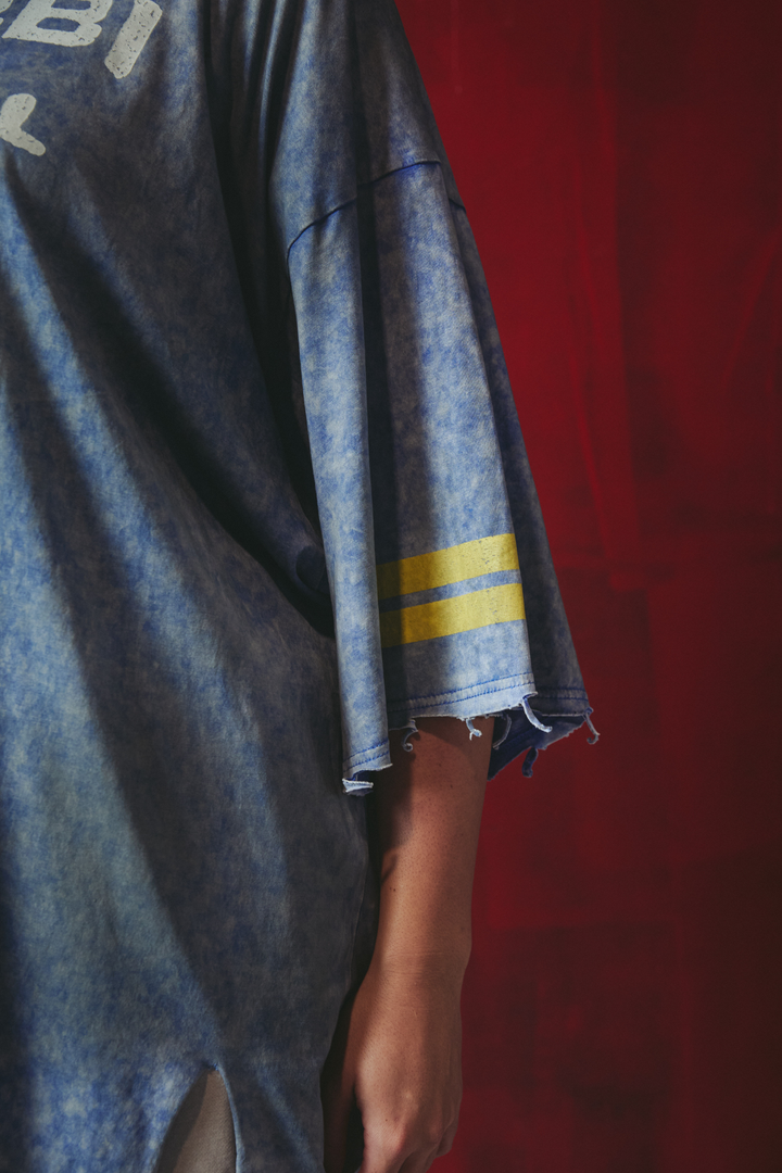 THE VERY OVERSIZED DISTRESSED TEN TEE - BLUE