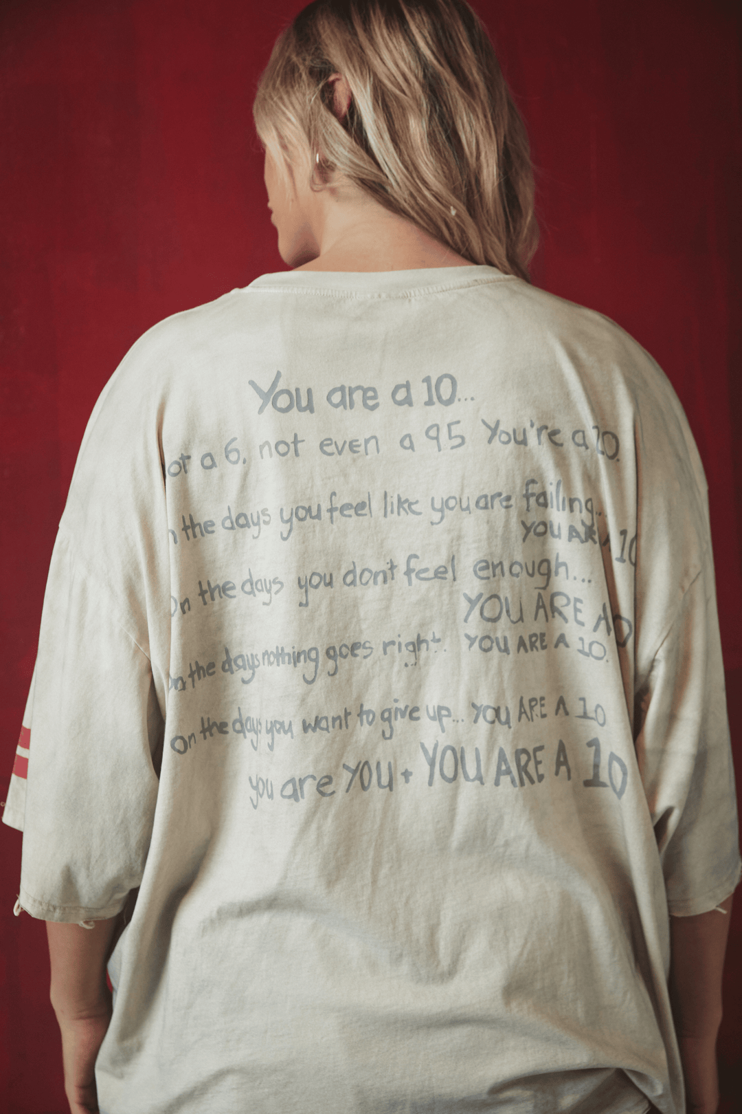 THE VERY OVERSIZED DISTRESSED TEN TEE - OFF WHITE