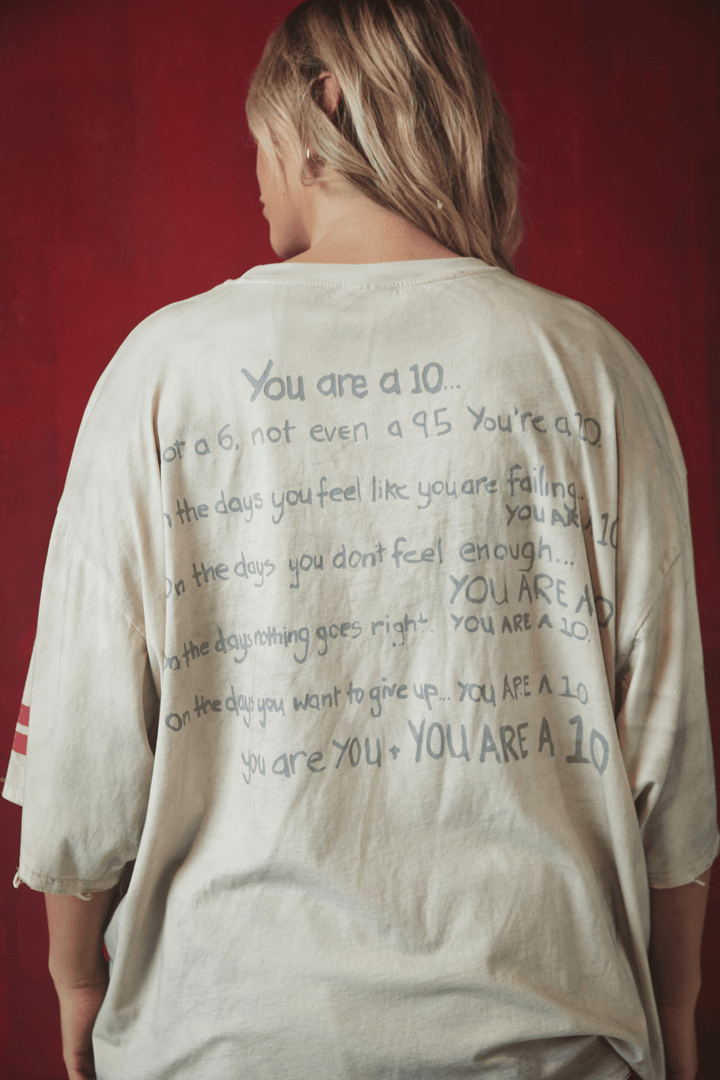 THE VERY OVERSIZED DISTRESSED TEN TEE - OFF WHITE