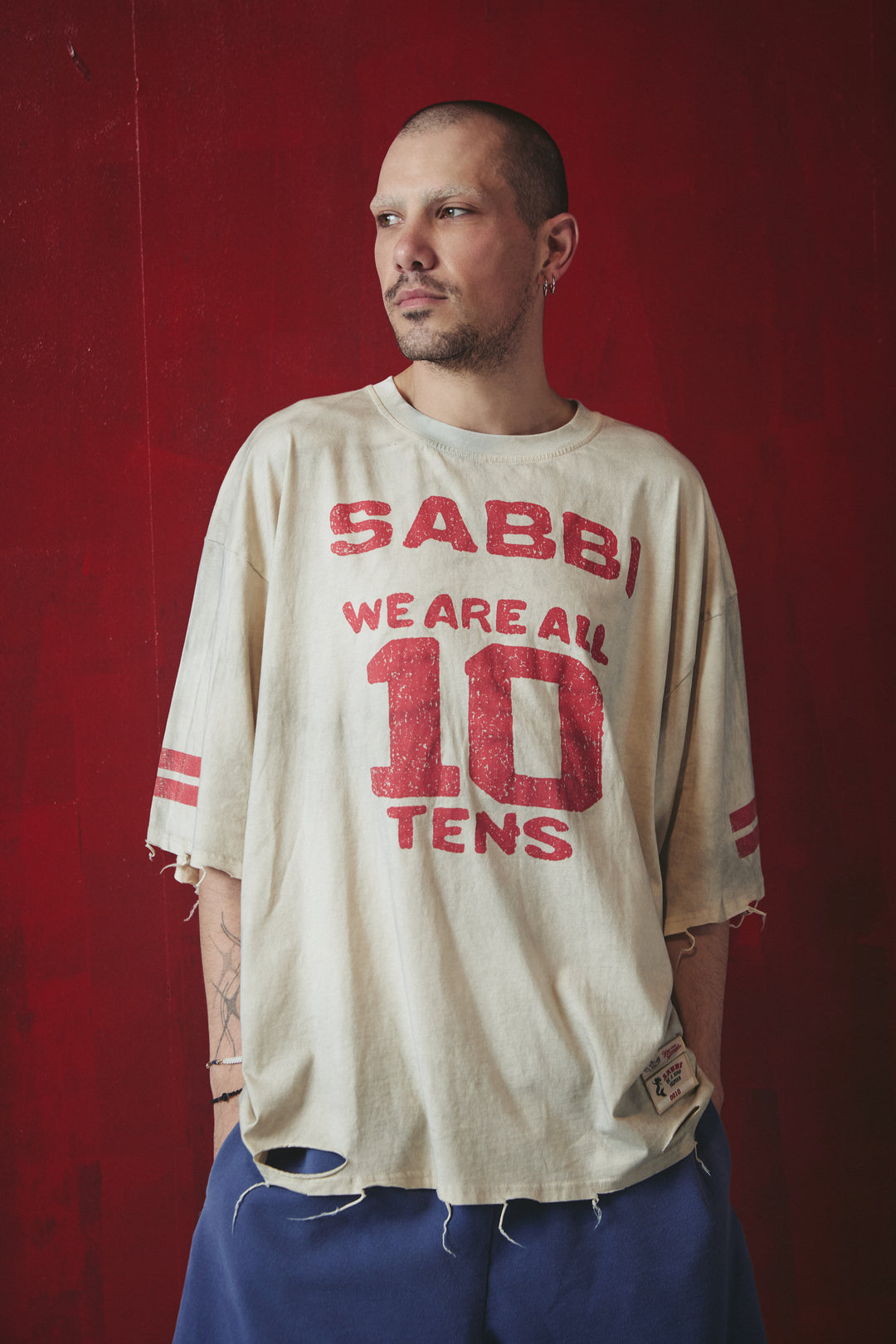 THE VERY OVERSIZED DISTRESSED TEN TEE - OFF WHITE