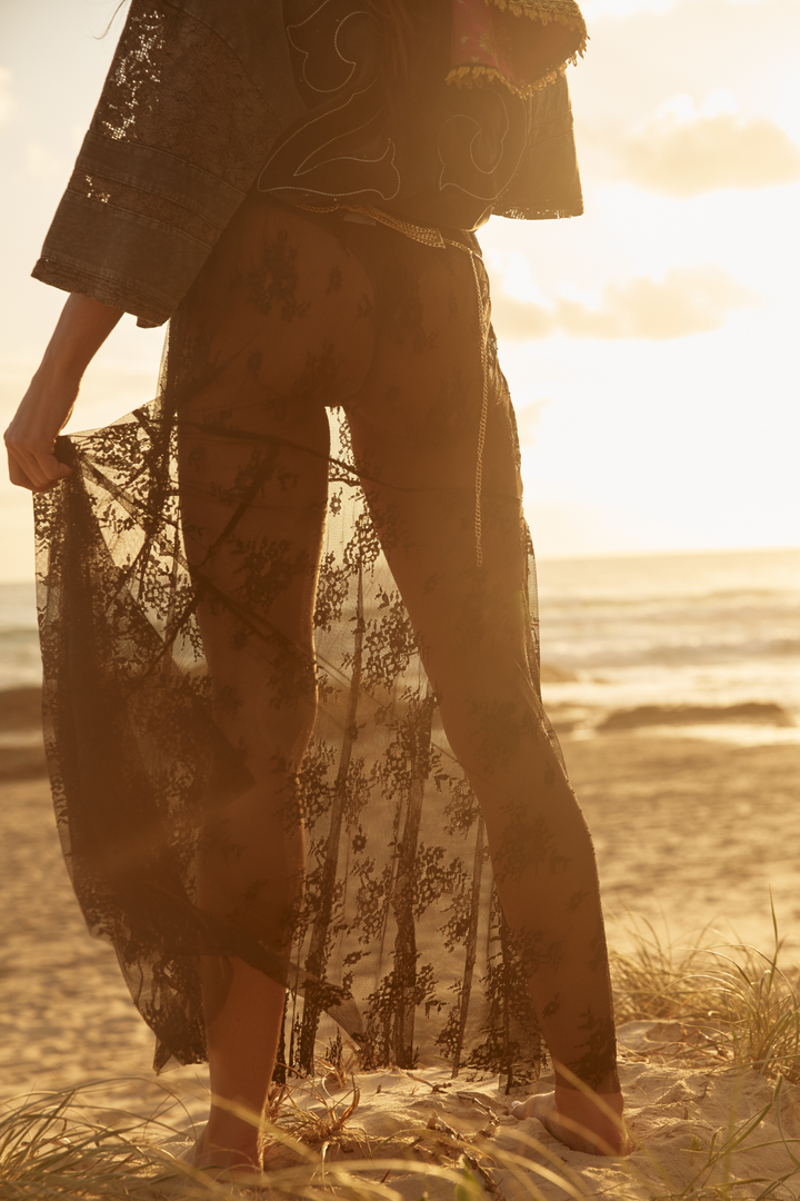 THE LACE MAXI SKIRT - BLACK