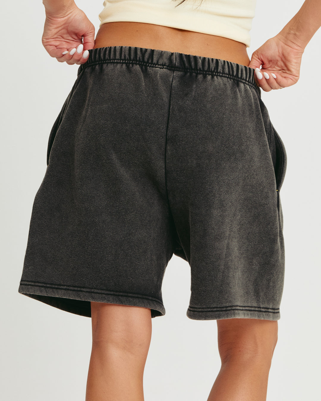 THE BE HAPPY SHORTS - BLACK
