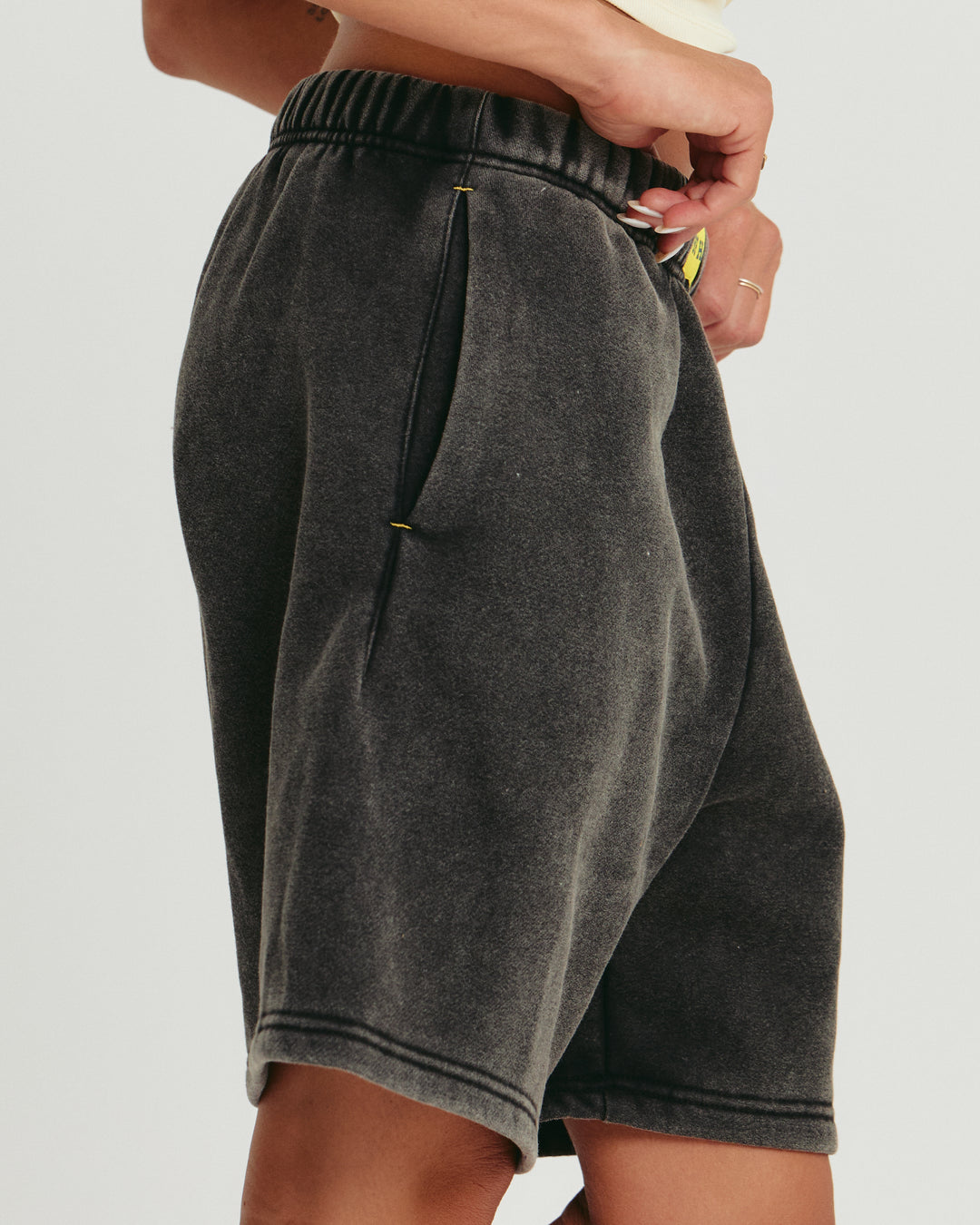 THE BE HAPPY SHORTS - BLACK
