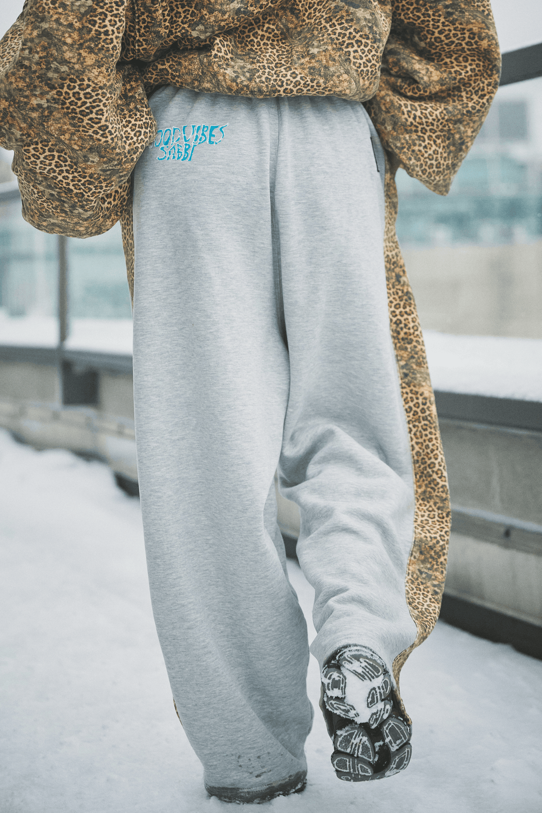 BE HAPPY WIDE LEG SWEAT PANTS - LEOPARD