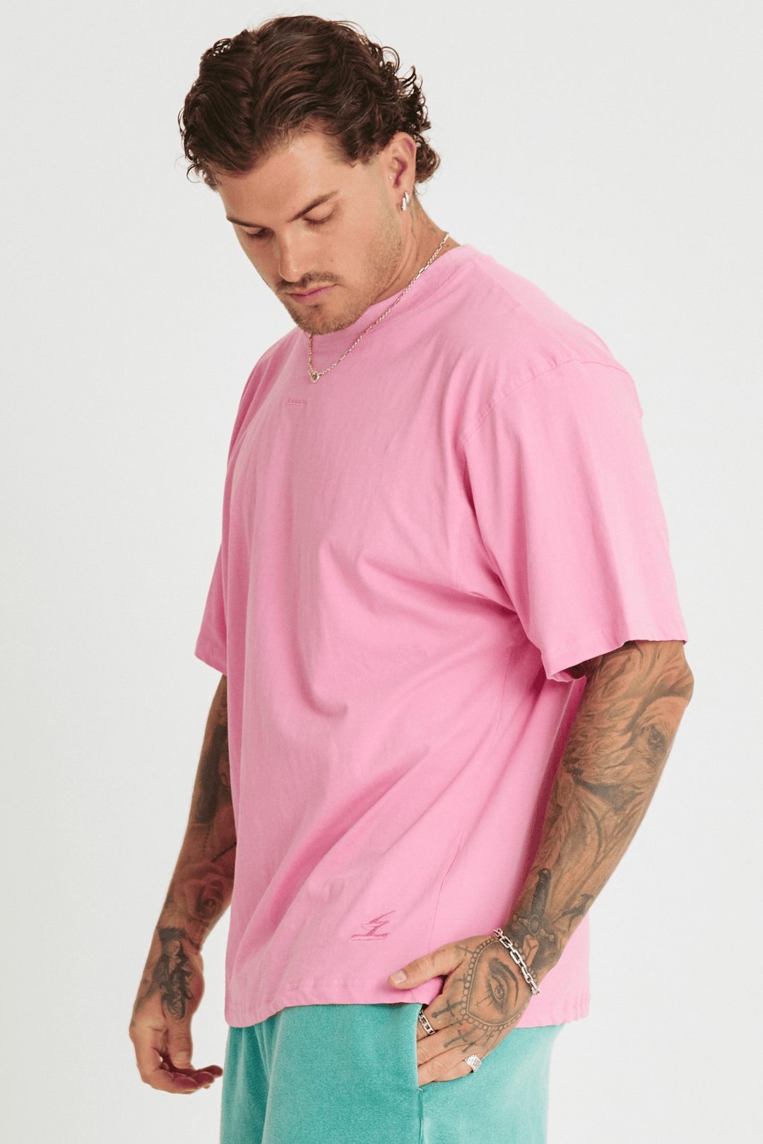 THE VERY OVERSIZED BASIC TEE - BRIGHT PINK