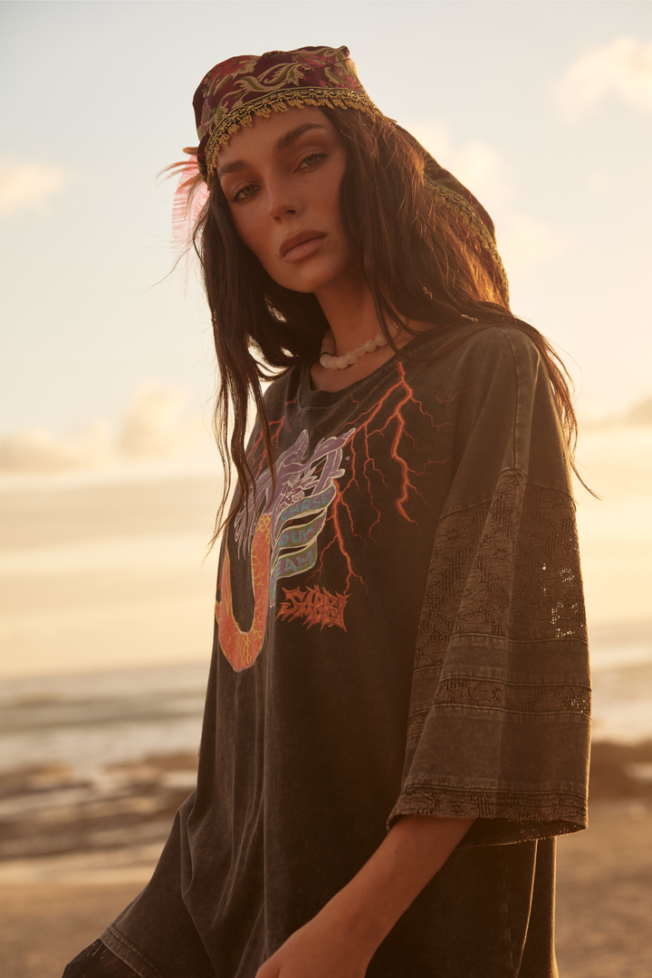 THE CHASE YOUR DREAMS LACE TEE - BLACK