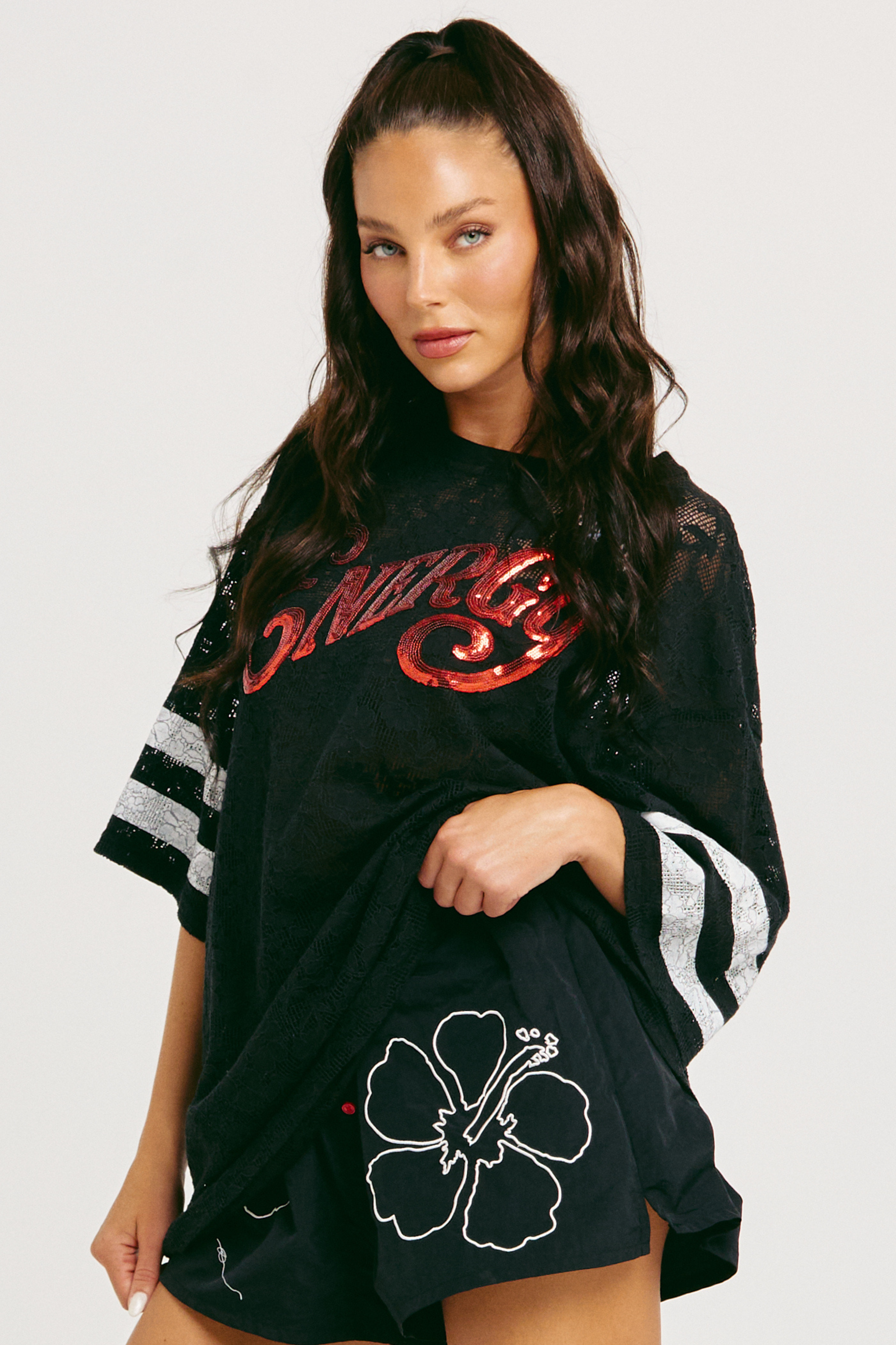 THE BIG ENERGY LACE TEE - BLACK