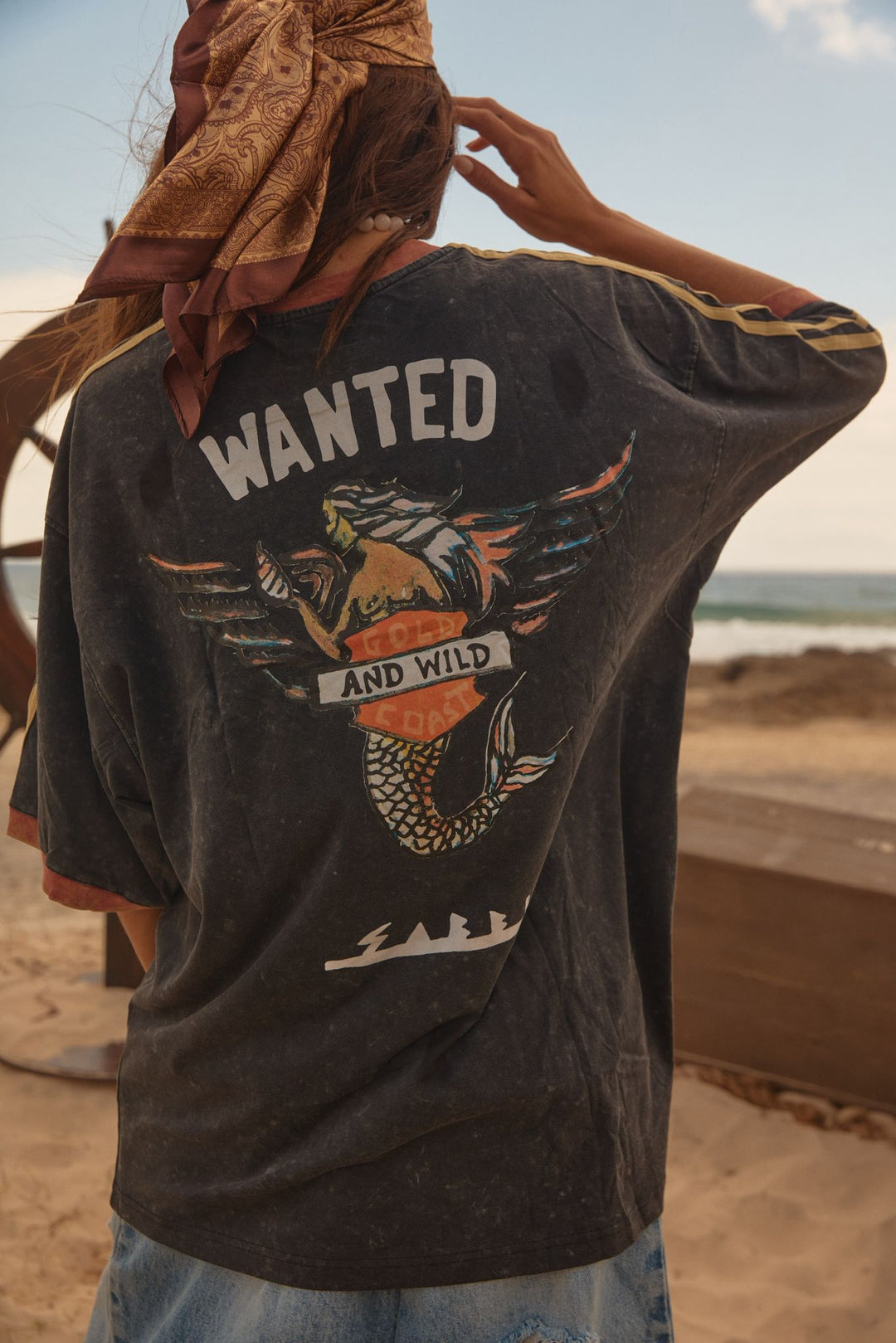 THE VERY OVERSIZED FLYING MERMAID TEE - BLACK