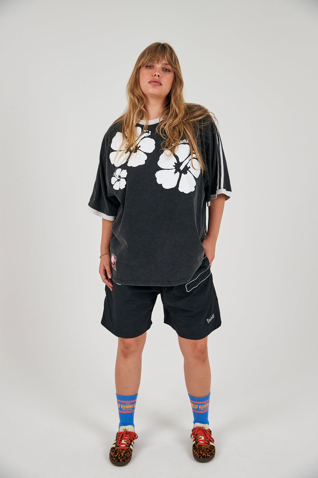 THE HIBISCUS TEE - WASHED BLACK