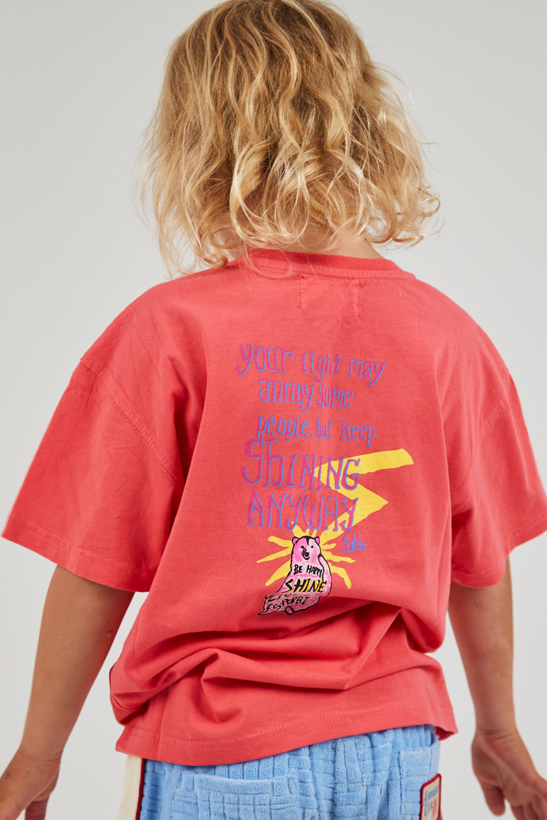 THE KIDS SHINING ANYWAY TEE - CORAL