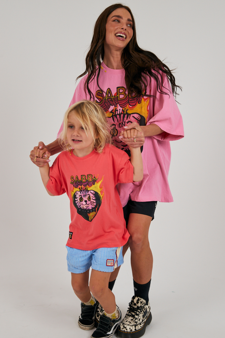 THE KIDS SHINING ANYWAY TEE - CORAL