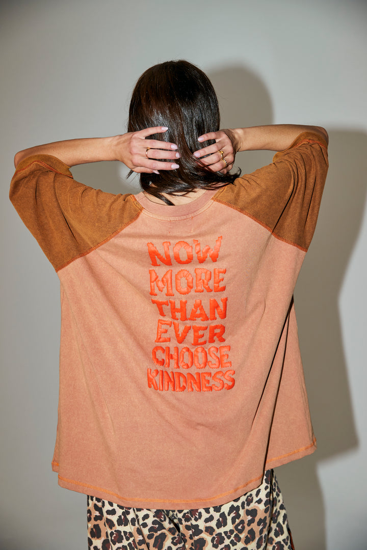 THE RAGLAN CHOOSE KINDNESS OVERSIZED TEE - MOCHA