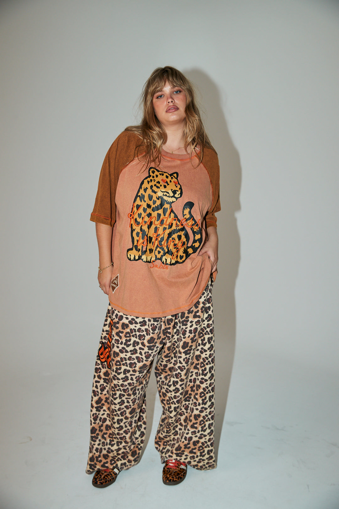 THE RAGLAN CHOOSE KINDNESS OVERSIZED TEE - MOCHA