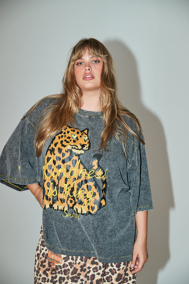 THE CHOOSE KINDNESS OVERSIZED TEE - CHARCOAL