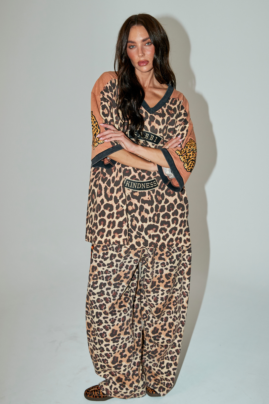 THE SABBI KINDNESS OVERSIZED TEE