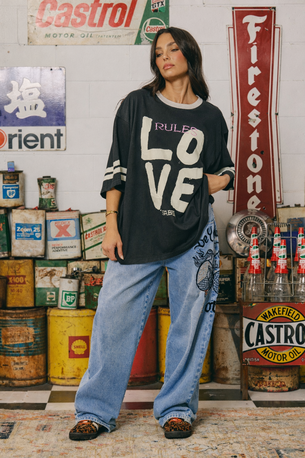 THE VERY OVERSIZED LOVE REVOLUTION TEE - BLACK