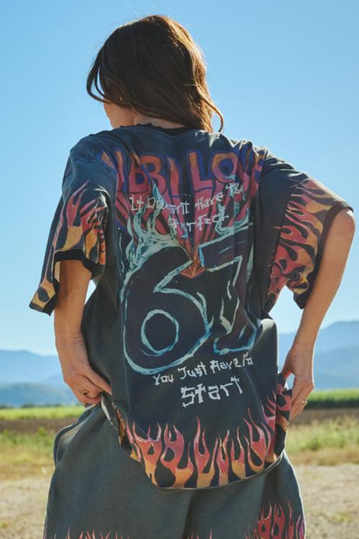 THE VERY OVERSIZED FLAMING PRISM TEE - BLACK