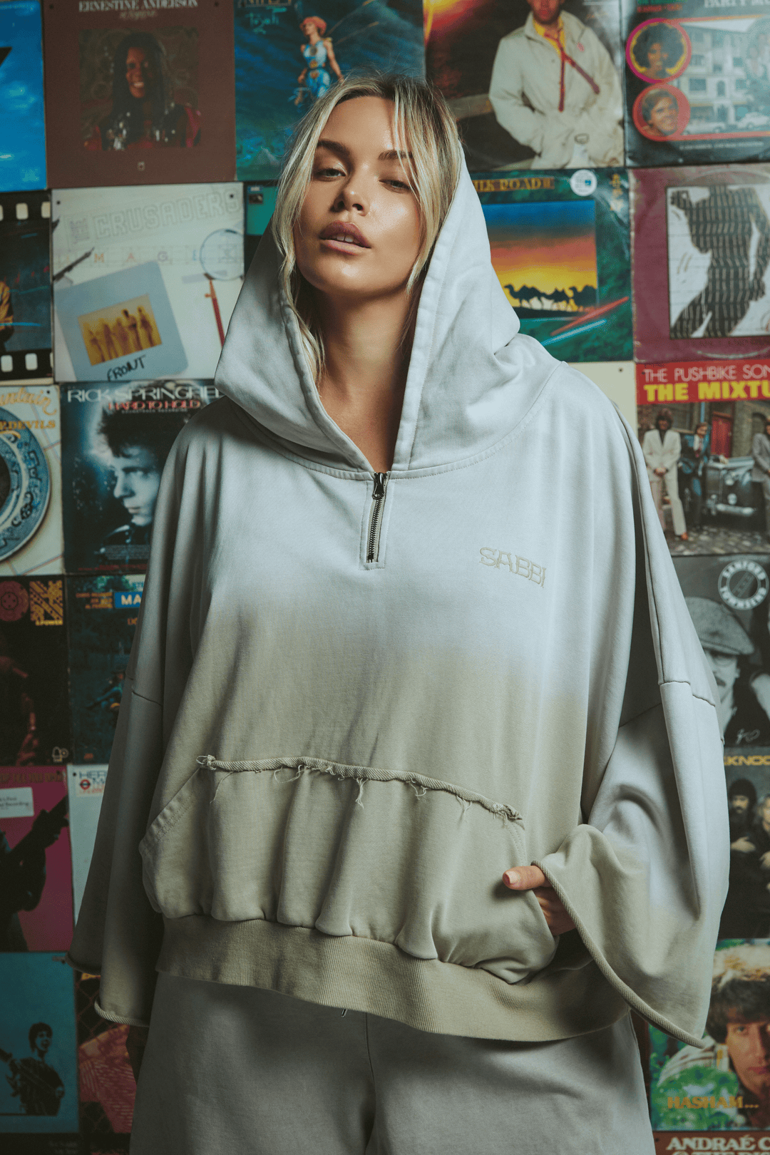 THE HALF ZIP HOODIE - STONE