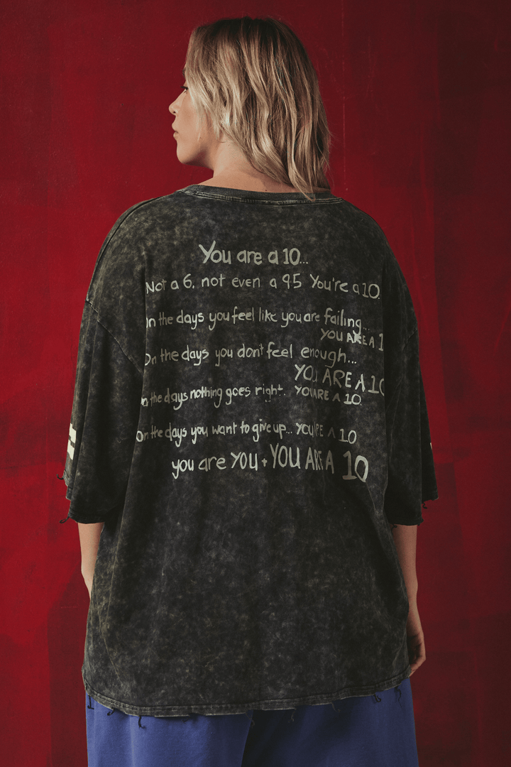 THE VERY OVERSIZED DISTRESSED TEN TEE - BLACK