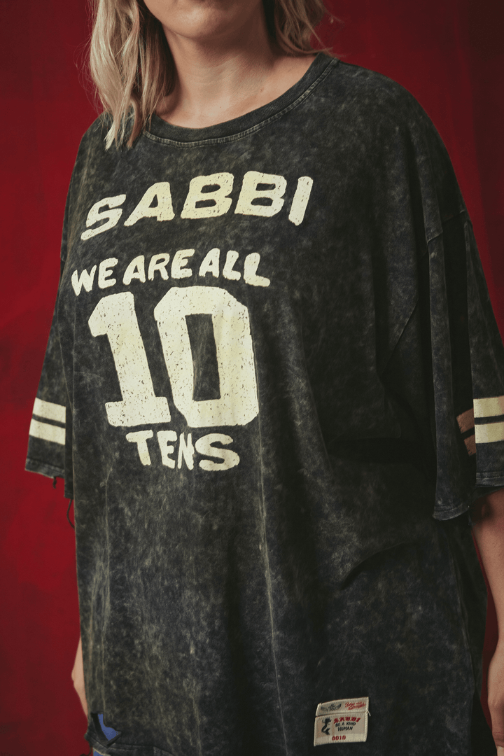 THE VERY OVERSIZED DISTRESSED TEN TEE - BLACK